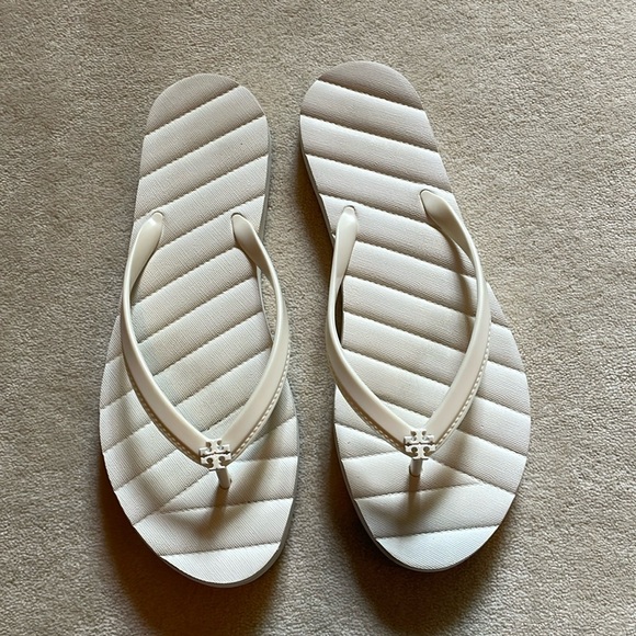 Tory Burch Kira Flip Flop in Ivory in size 10 - Picture 2 of 8